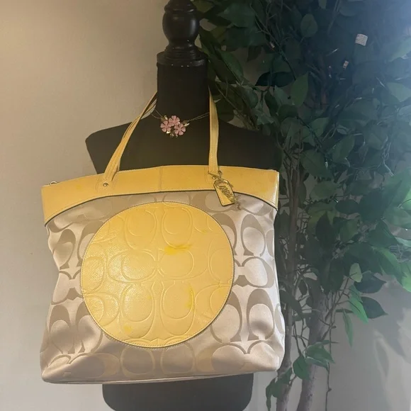 Coach Laura Secret Admirer Tote Bag - Picture 2 of 9